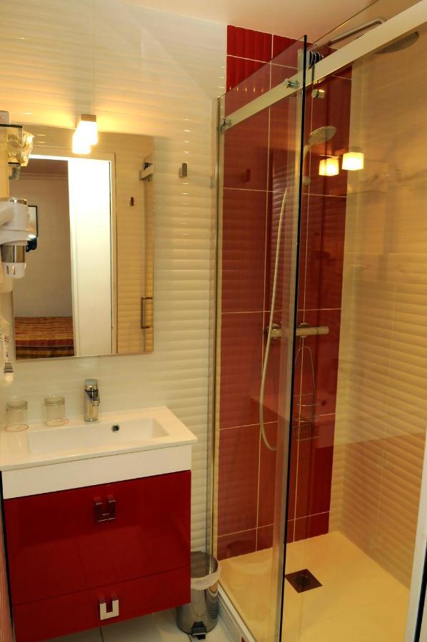 Hotel La Sanguine Paris Bagian luar foto